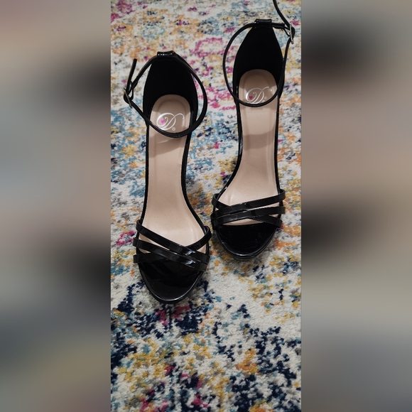 Heart in D black patent strappy heels - Picture 1 of 6